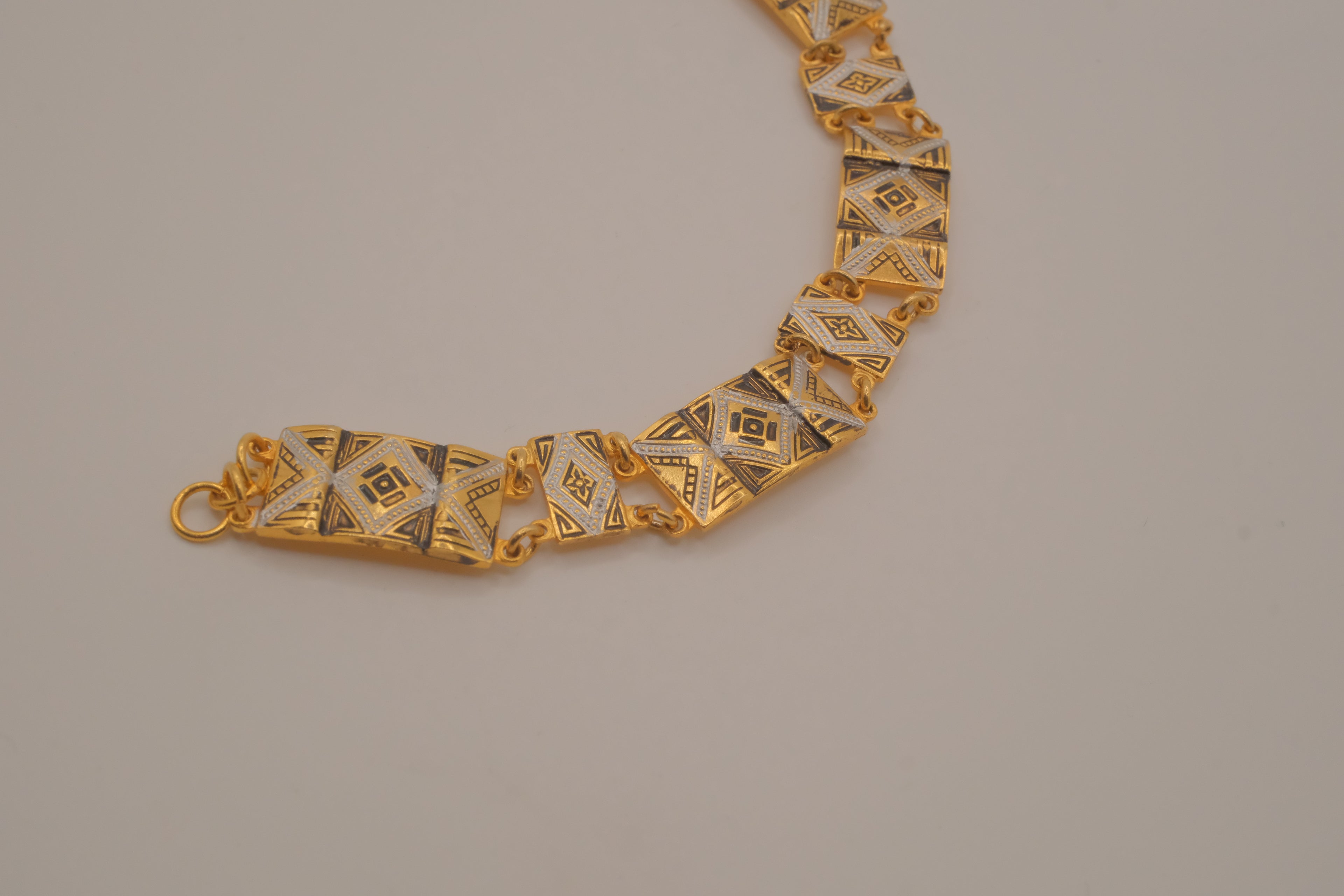 Vintage gold paneled link bracelet
