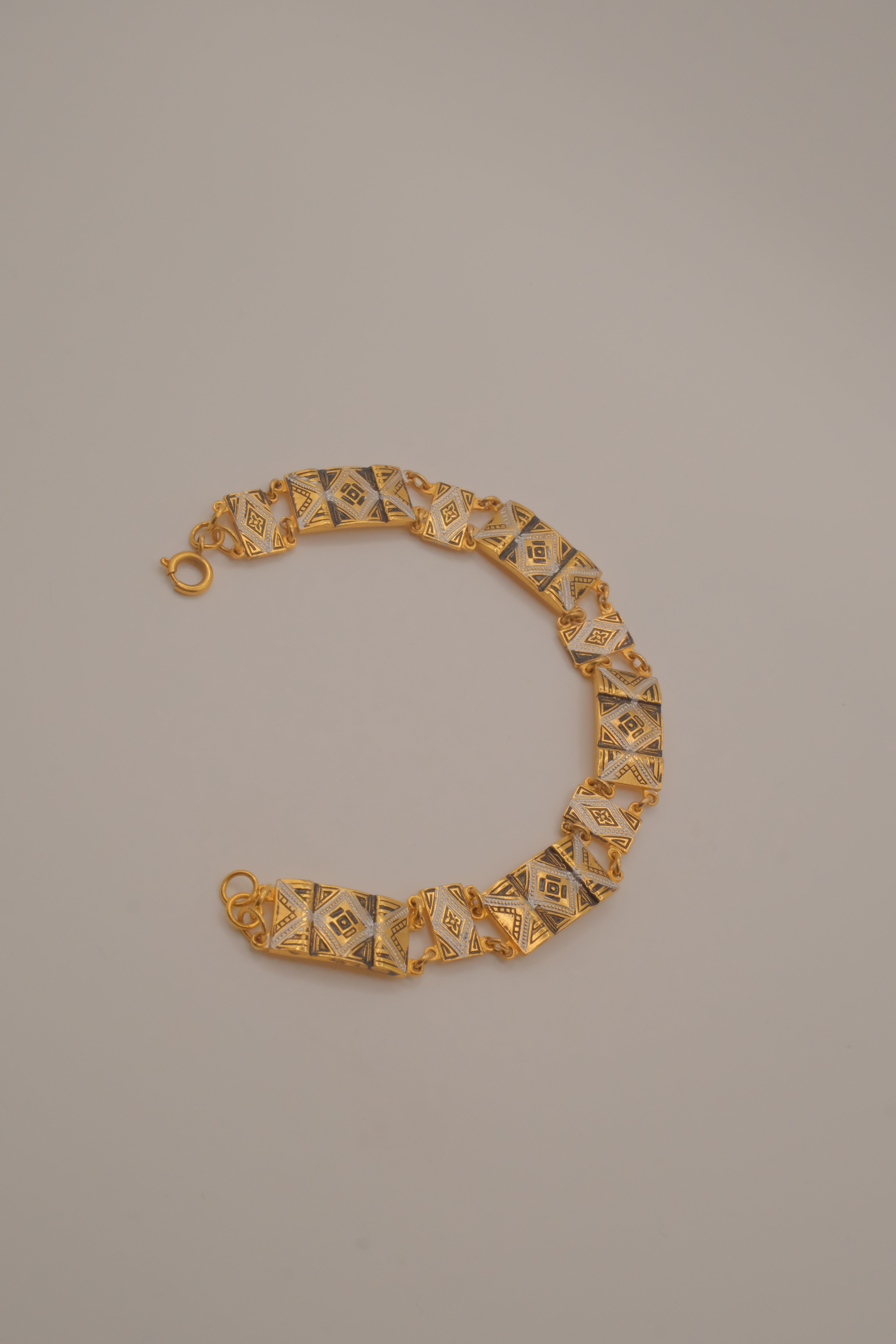 Vintage gold paneled link bracelet