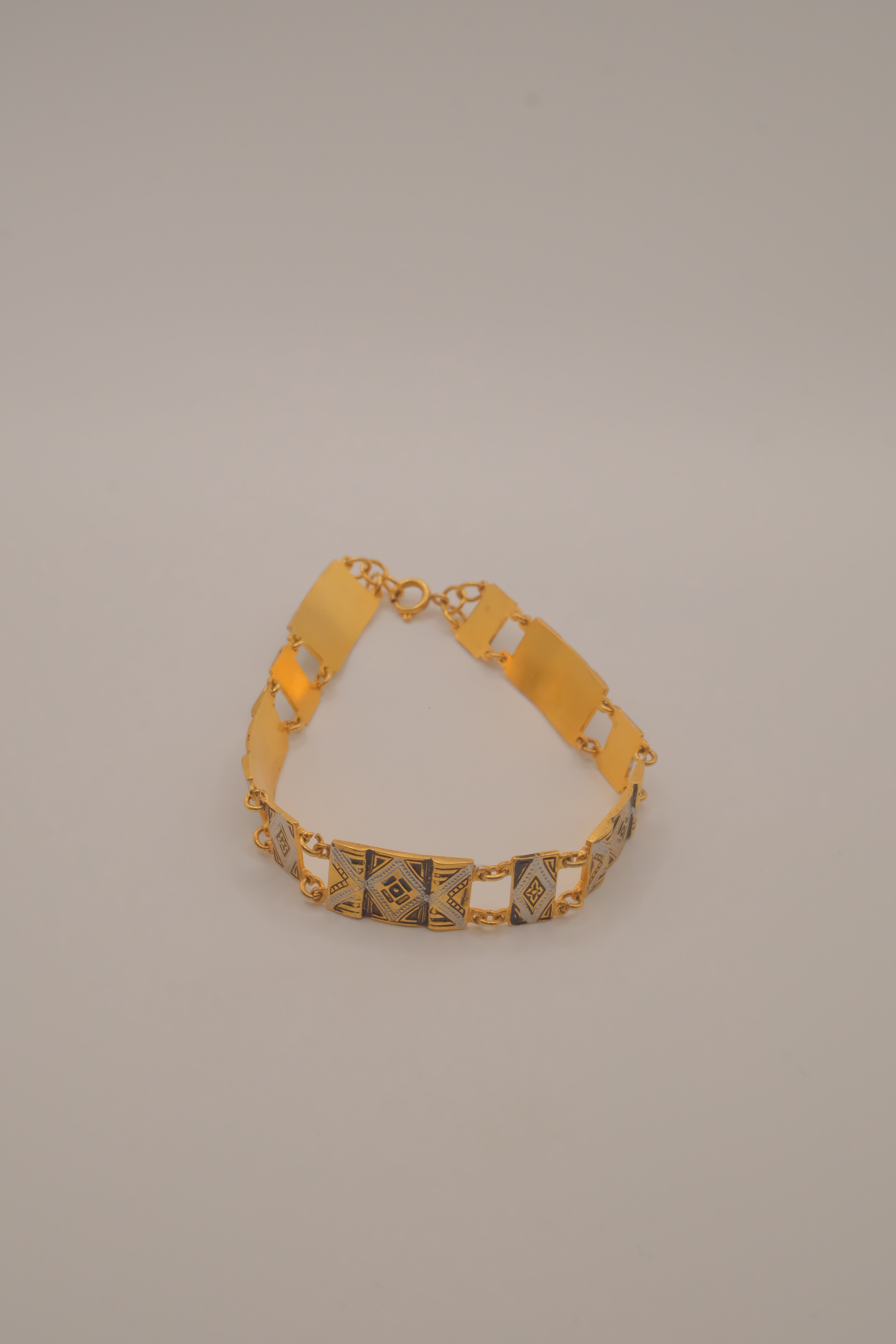 Vintage gold paneled link bracelet