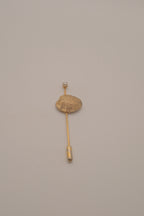 Vintage gold-tone clam shell Stick pin