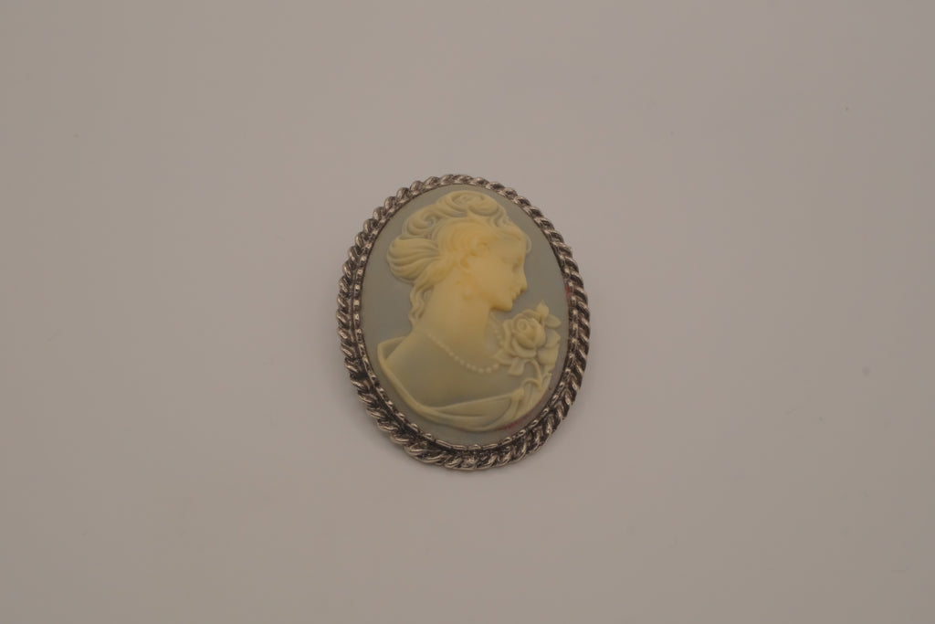 Vintage Classic Cameo Brooch