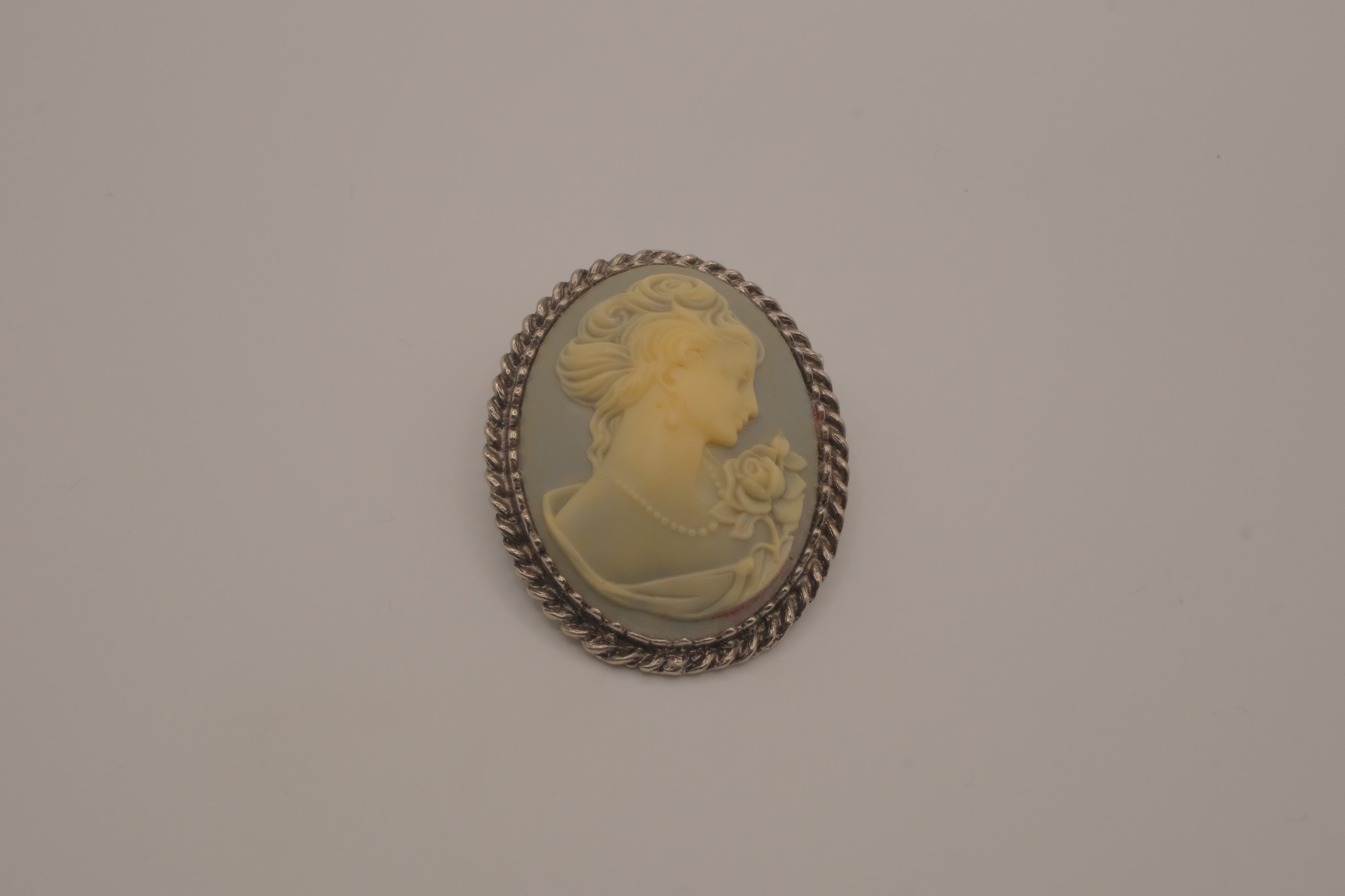 Vintage Classic Cameo Brooch