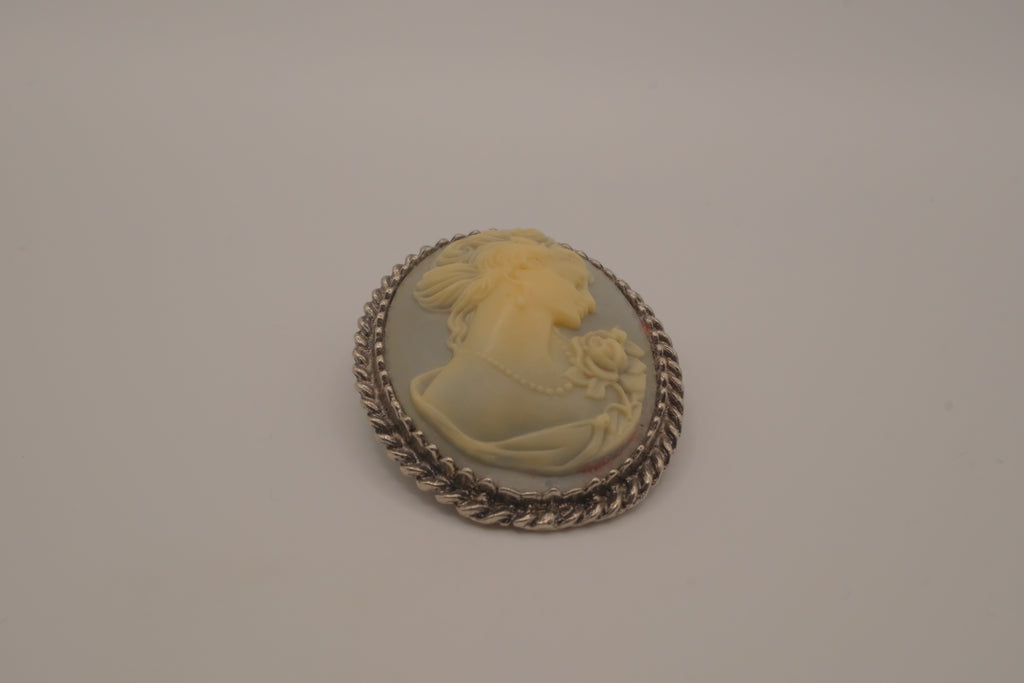 Vintage Classic Cameo Brooch