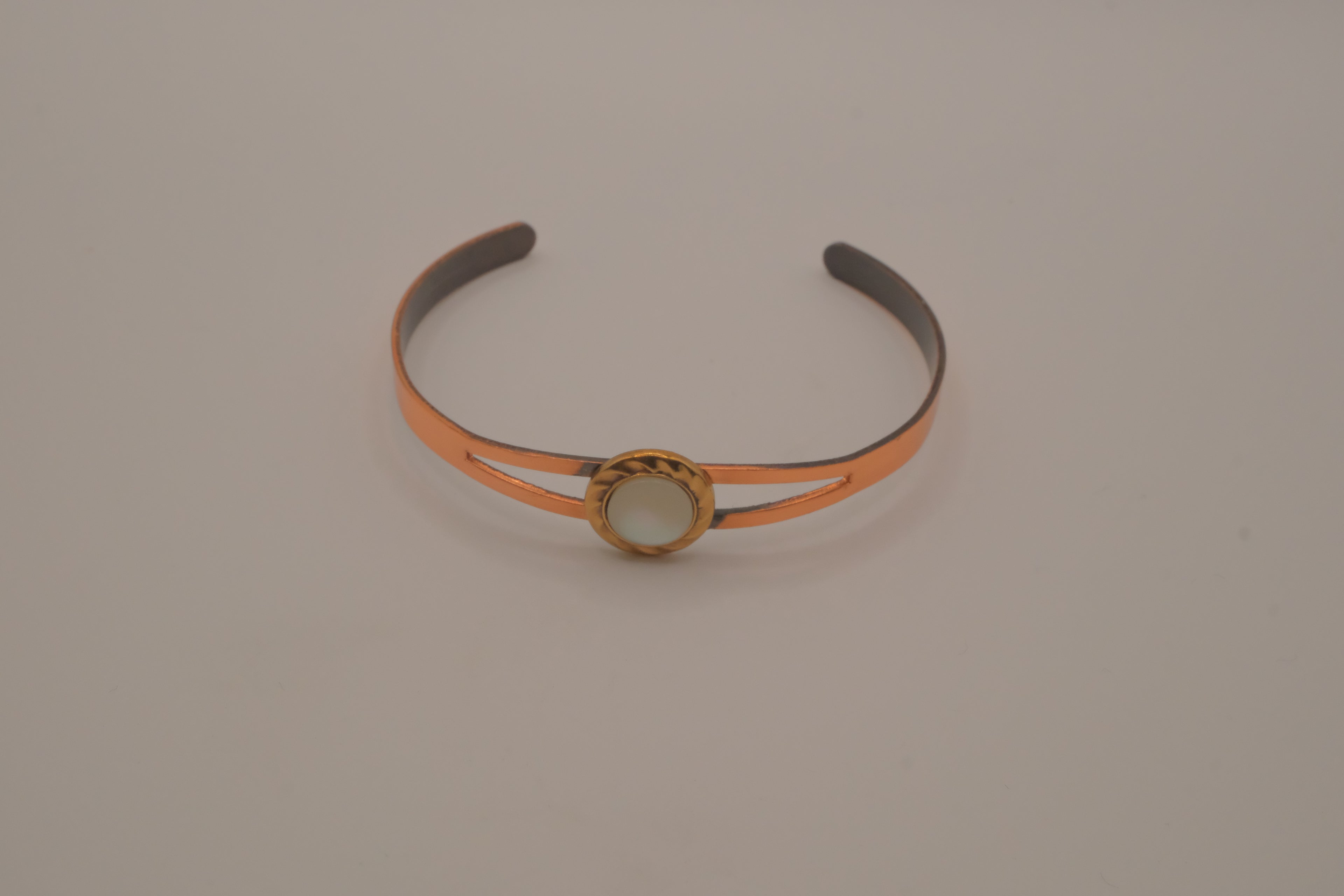 Vintage split-band Mother of Pearl copper cuff bracelet&nbsp;