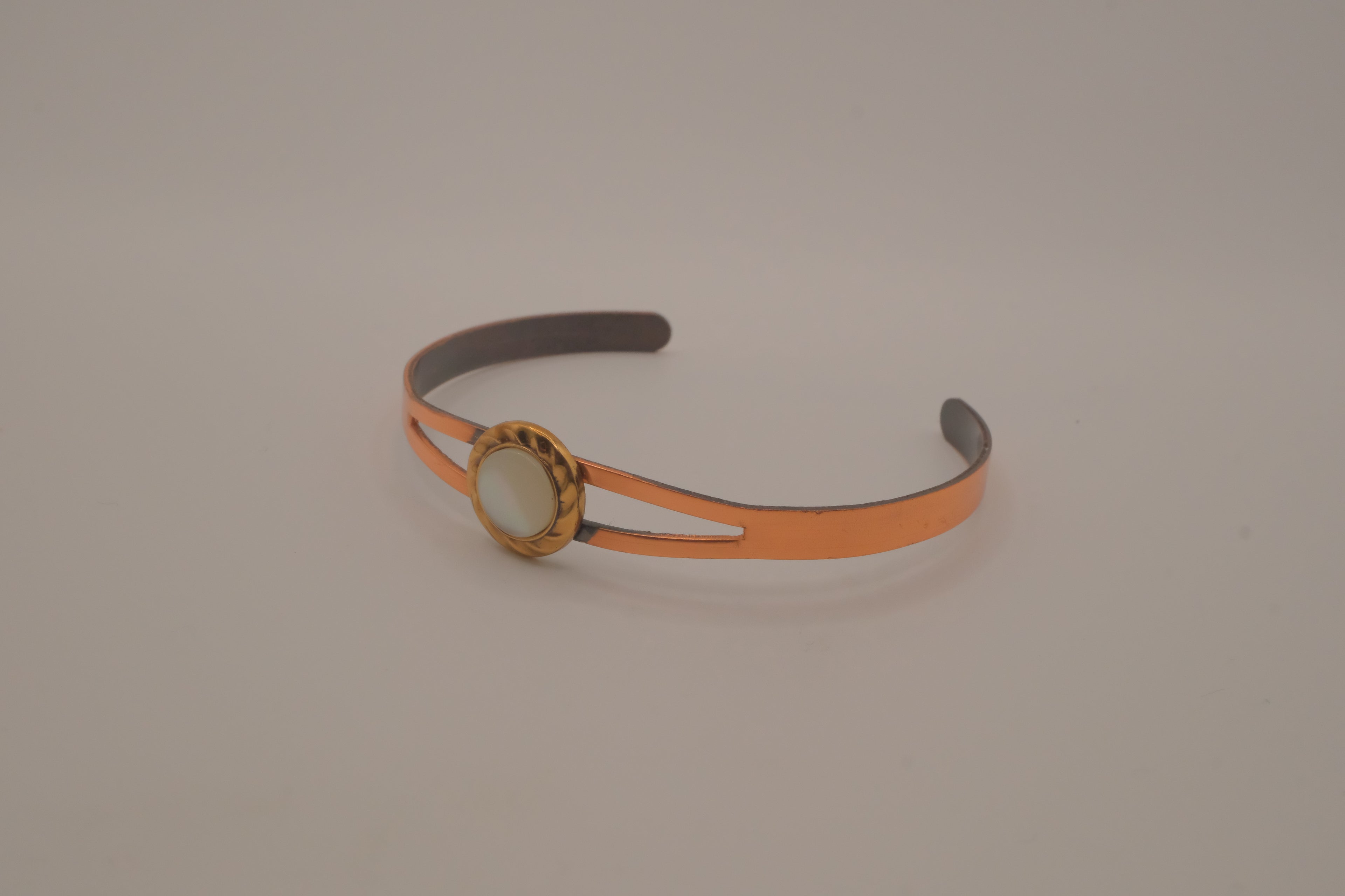 Vintage split-band Mother of Pearl copper cuff bracelet&nbsp;