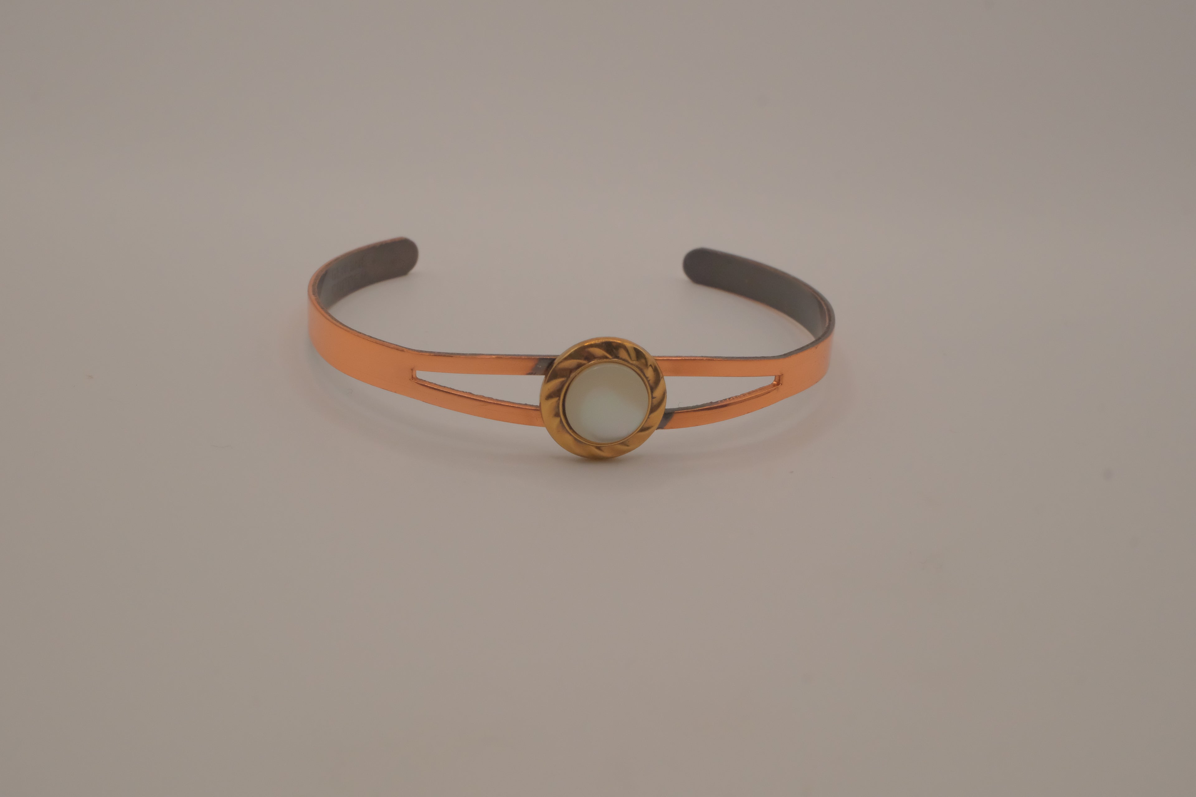 Vintage split-band Mother of Pearl copper cuff bracelet&nbsp;
