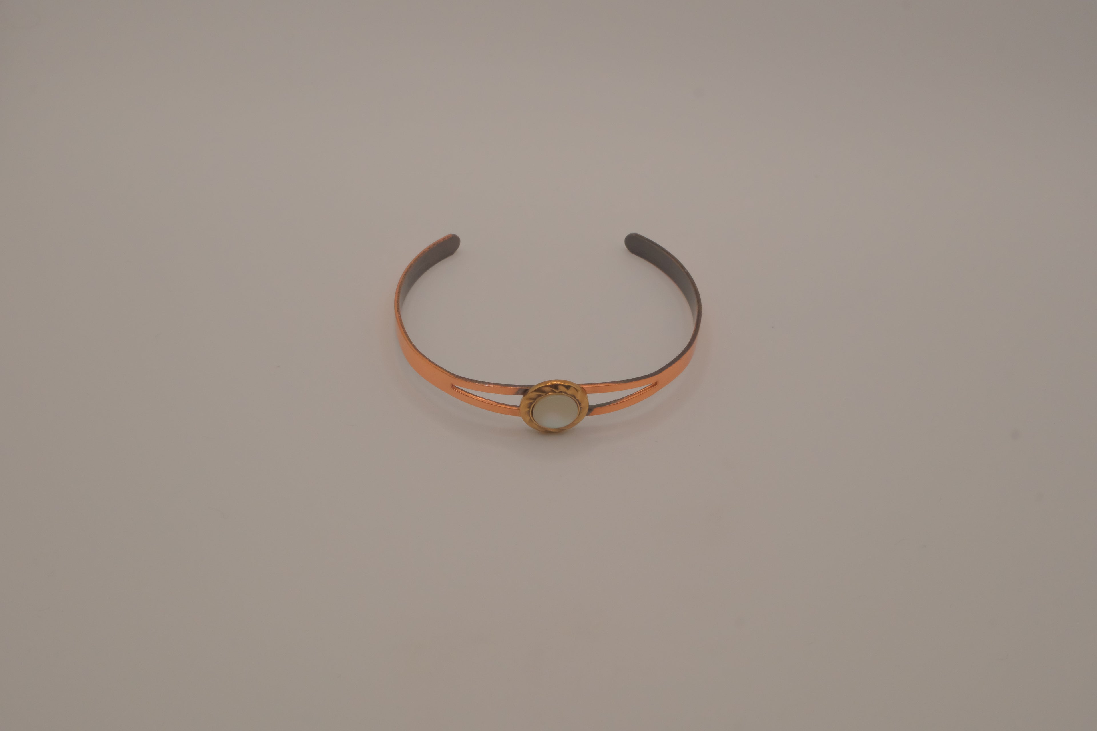Vintage split-band Mother of Pearl copper cuff bracelet&nbsp;