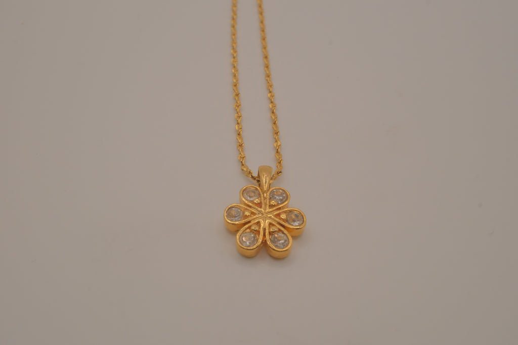 Gold flower pendant necklace