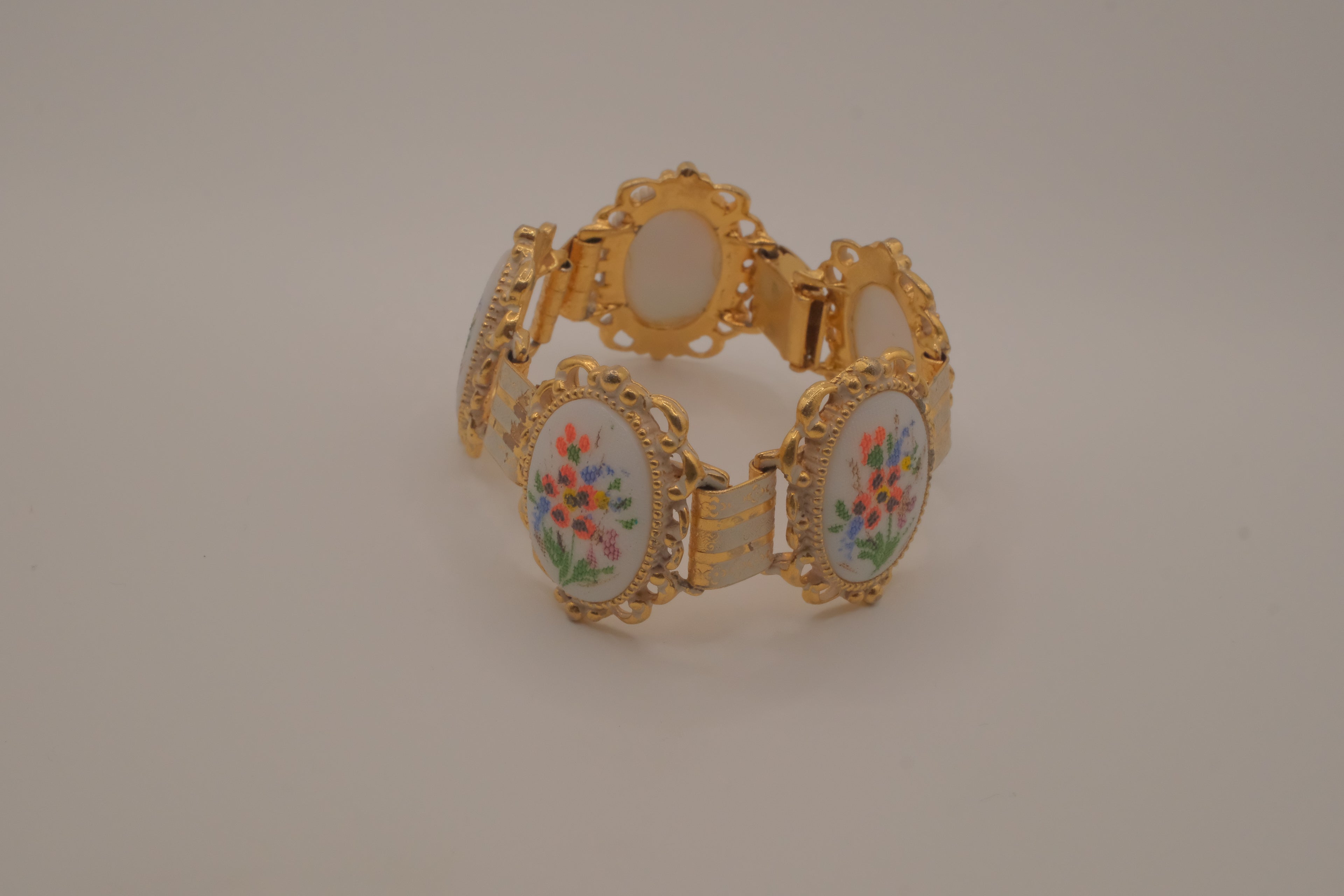 Vintage multi-link floral bracelet