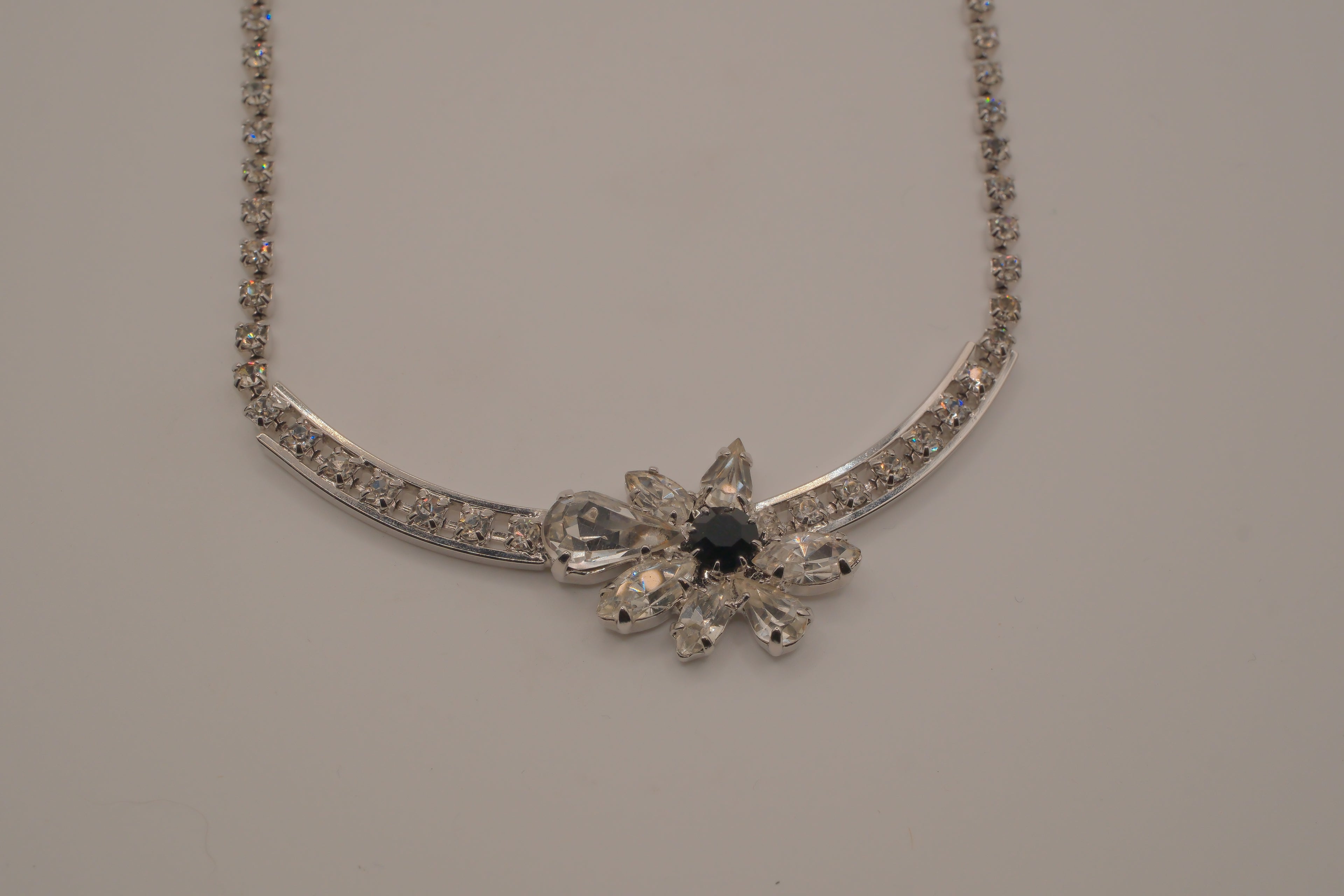 Vintage silver tone rhinestone flower necklace