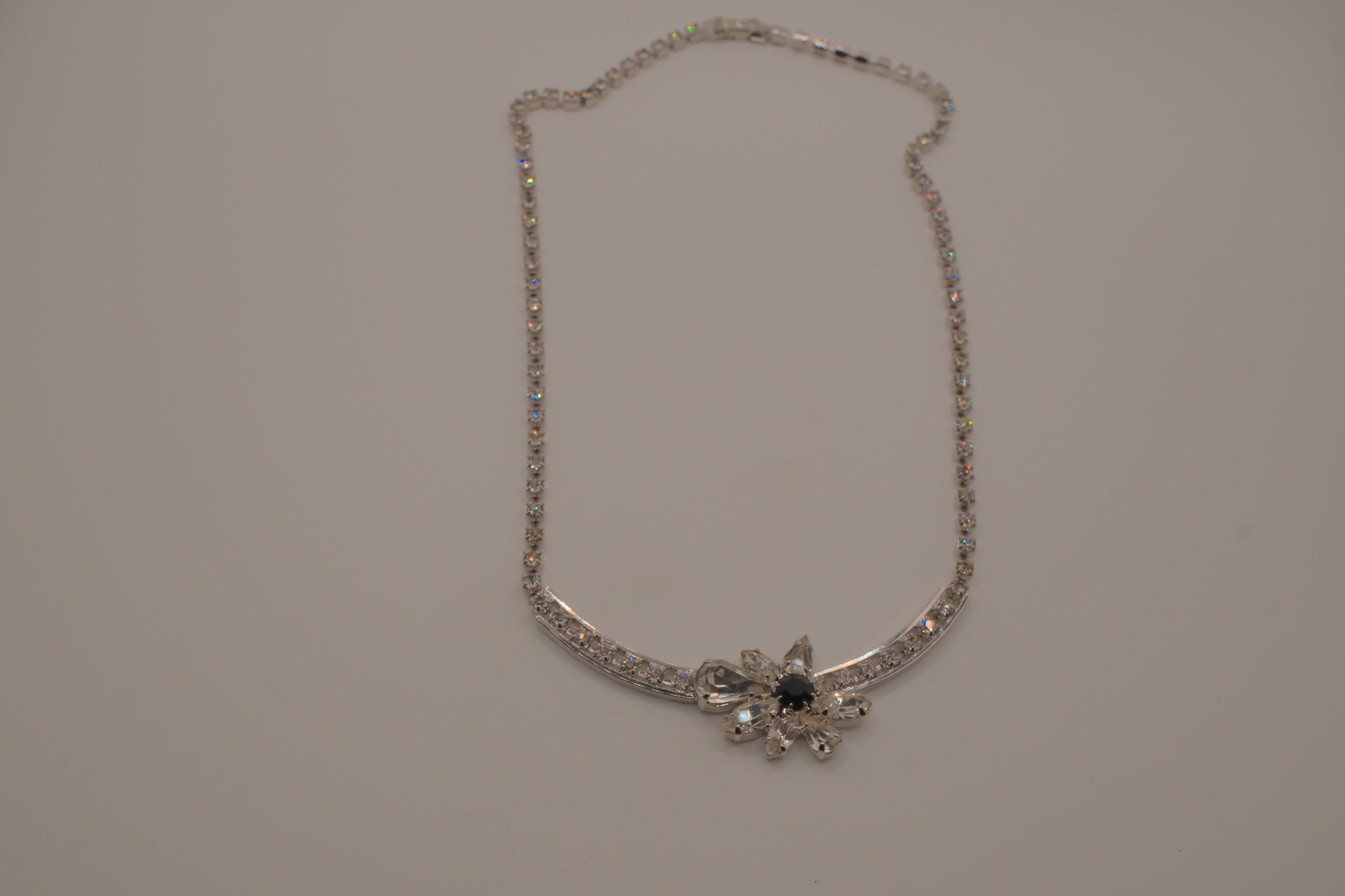 Vintage silver tone rhinestone flower necklace