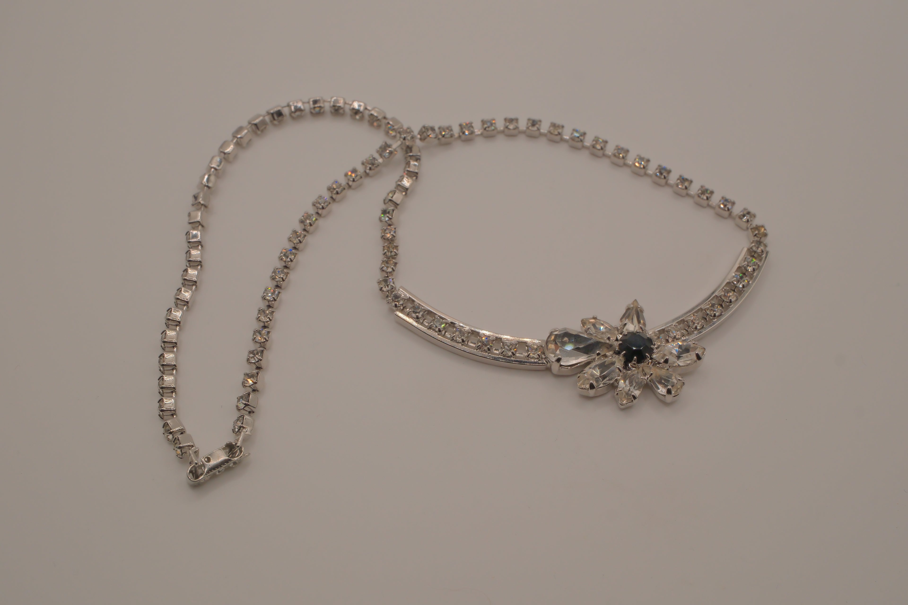 Vintage silver tone rhinestone flower necklace
