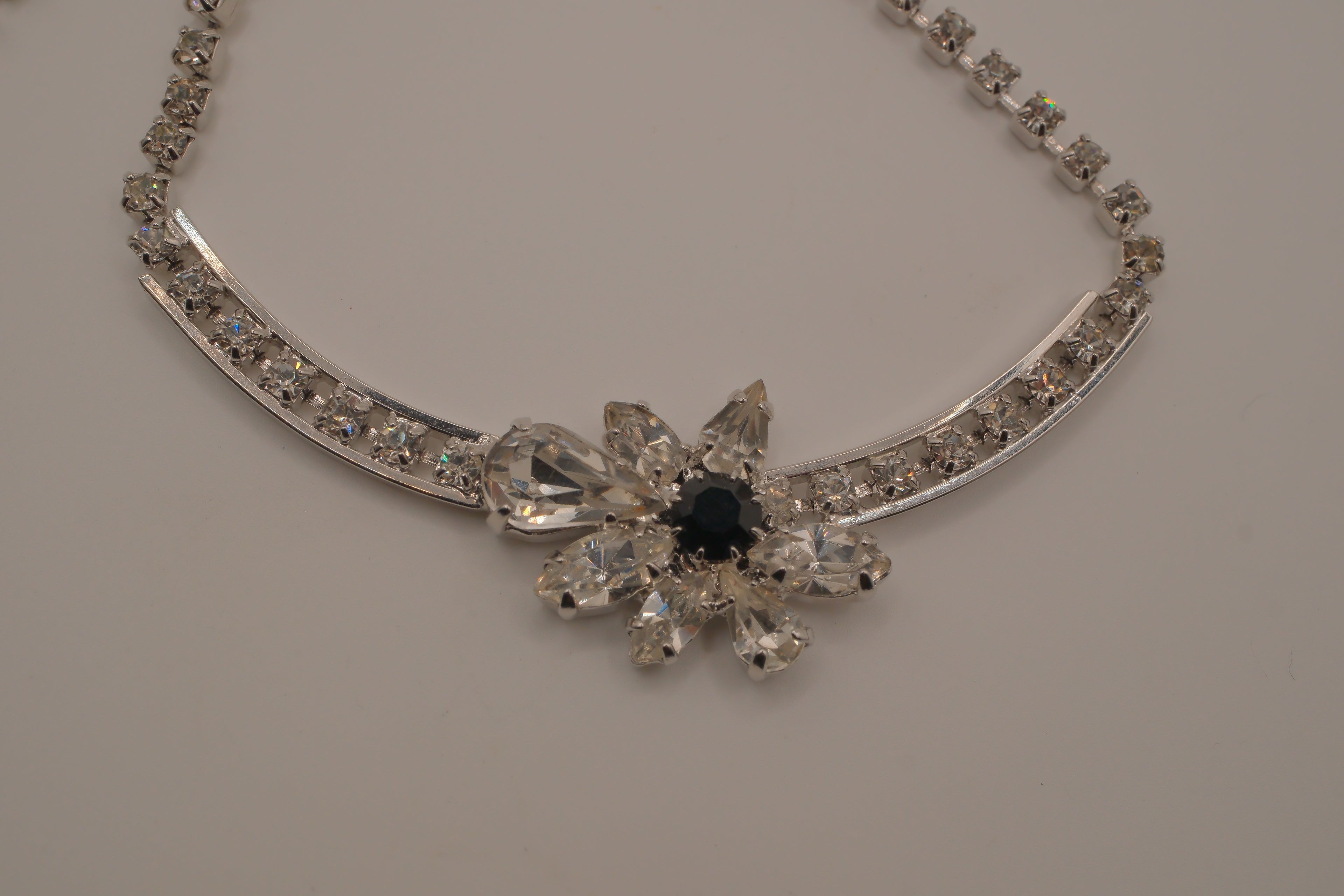 Vintage silver tone rhinestone flower necklace