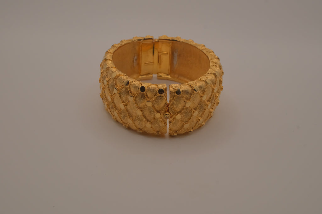 Avon gold textured quilted bangle bracelet