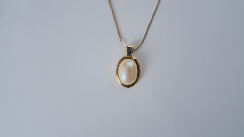 Vintage Avon Pearl Gold Necklace