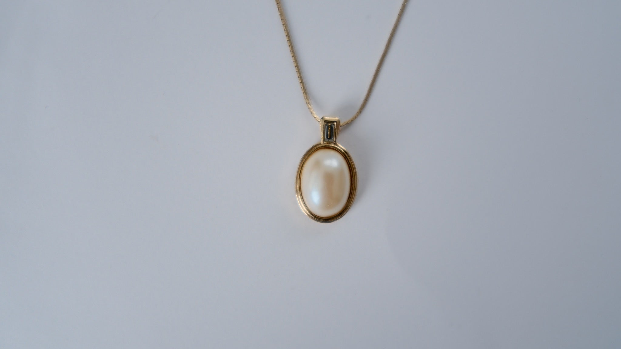 Vintage Avon Pearl Gold Necklace