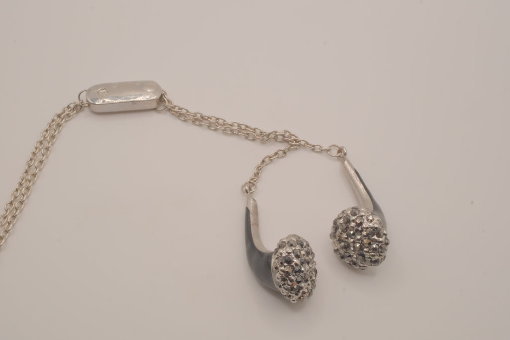 Novelty headphone or earbud-shaped pendant necklace