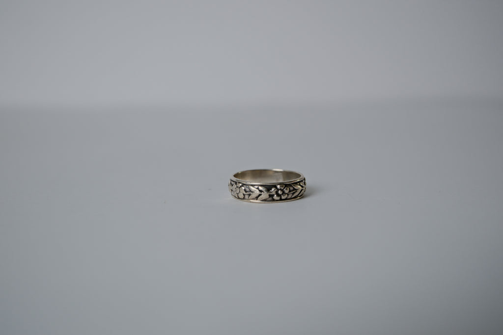 Vintage Flower Band Sterling Silver Ring&nbsp;