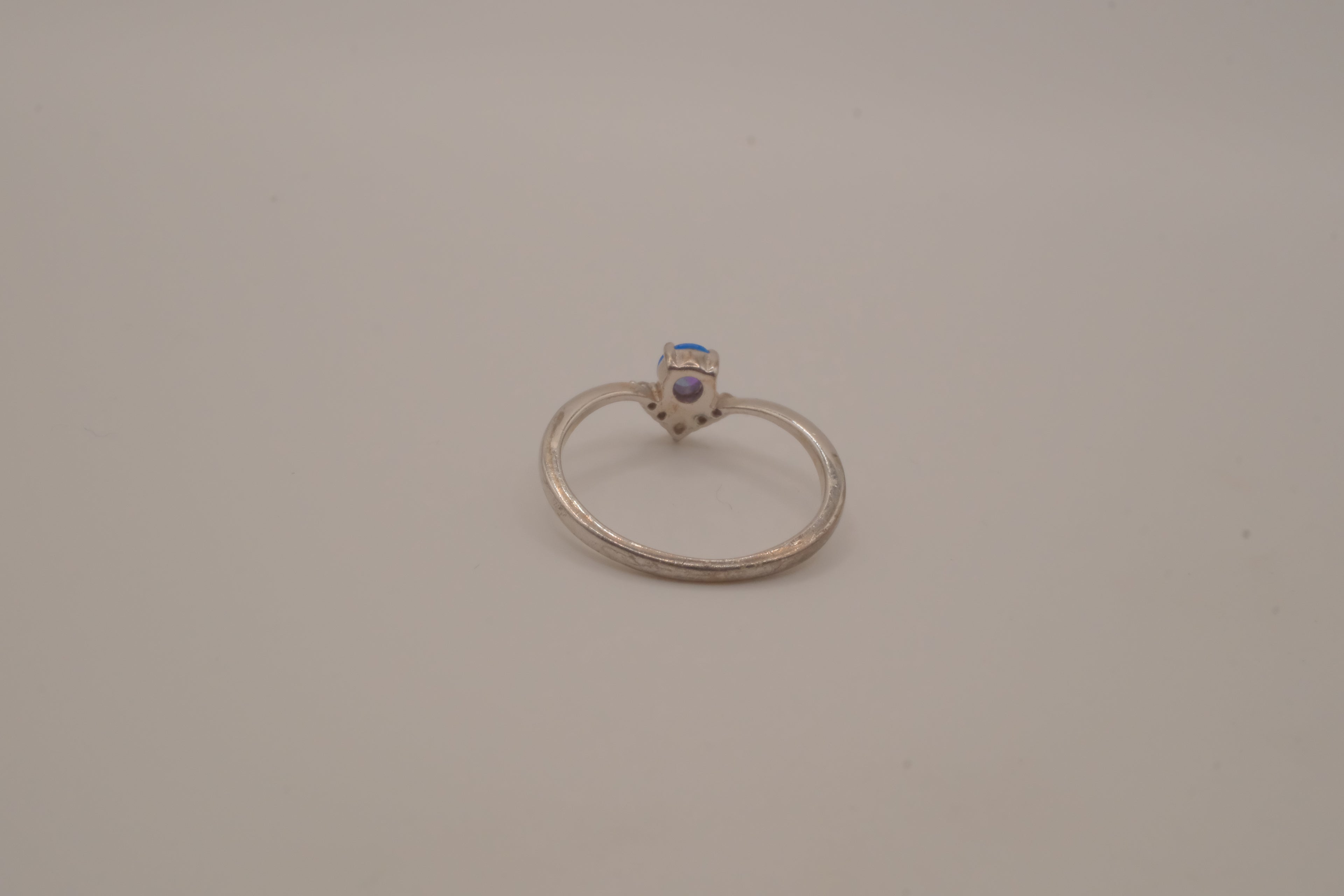 Dainty V-shape sterling silver ring with Opal stone