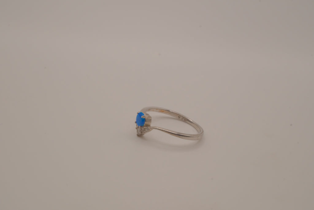 Dainty V-shape sterling silver ring with Opal stone