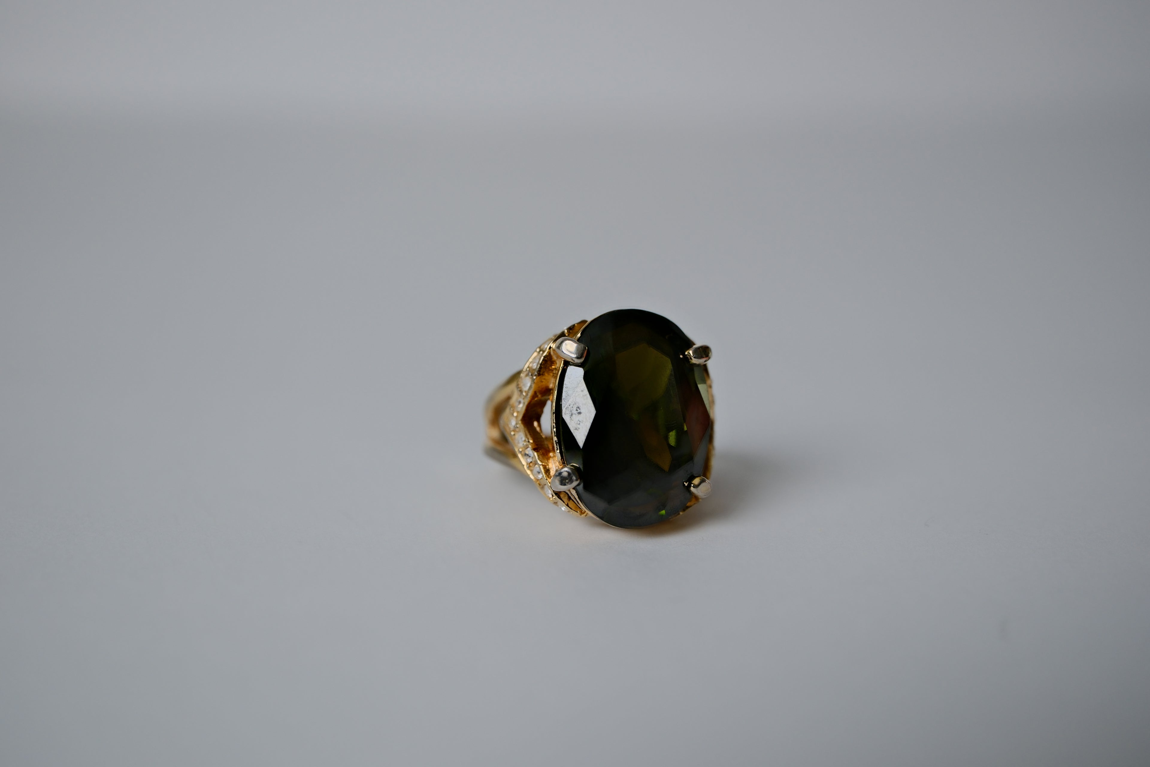 Vintage Oval Cut Ivy Green Ring&nbsp;