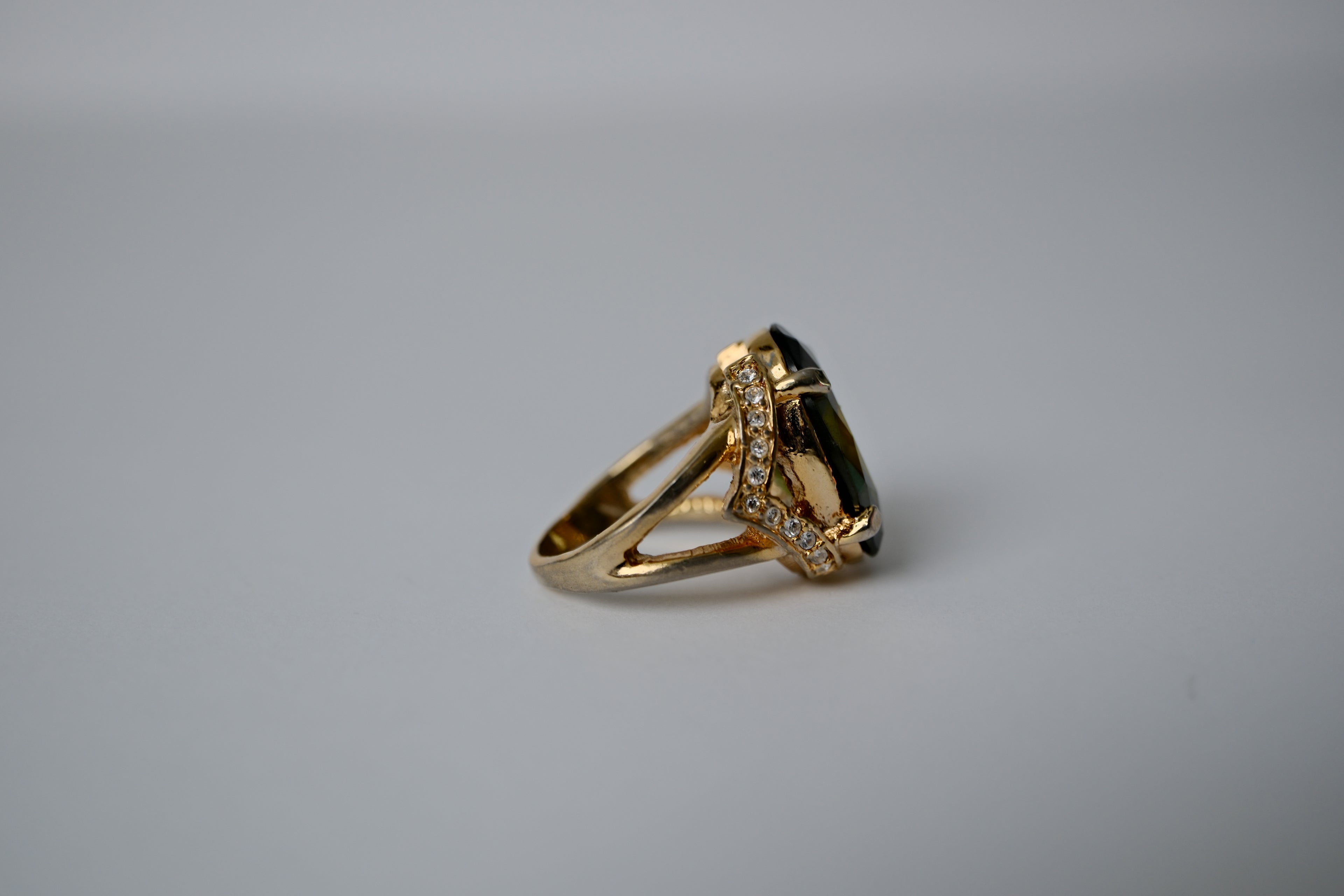 Vintage Oval Cut Ivy Green Ring&nbsp;