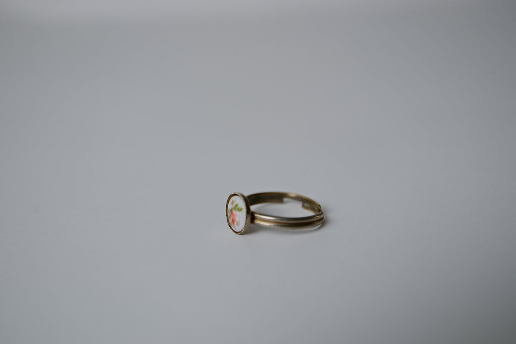 Vintage Flower Cameo Coquette Ring&nbsp;
