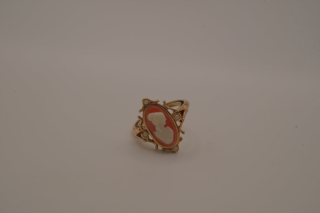 Vintage Avon Cameo ring