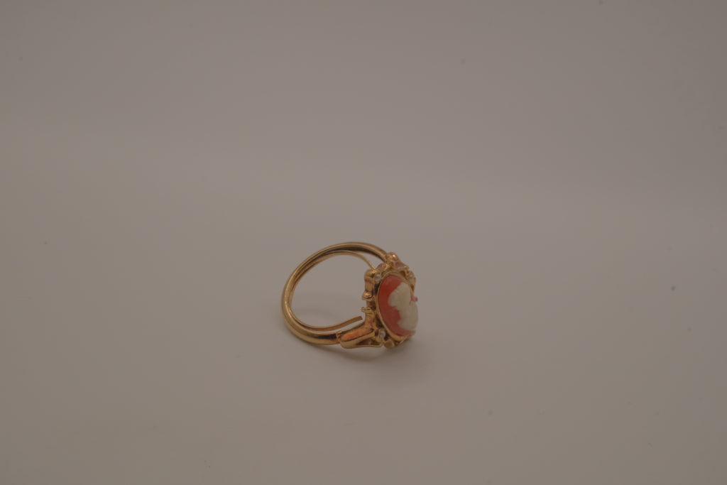 Vintage Avon Cameo ring