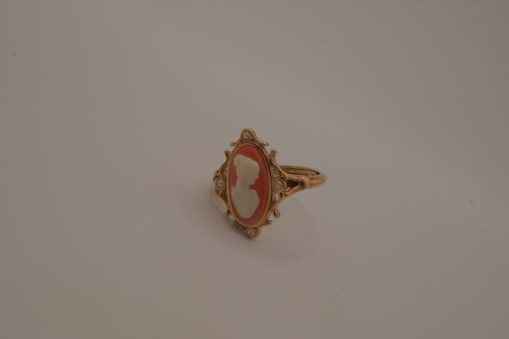 Vintage Avon Cameo ring