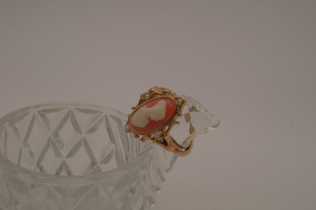 Vintage Avon Cameo ring