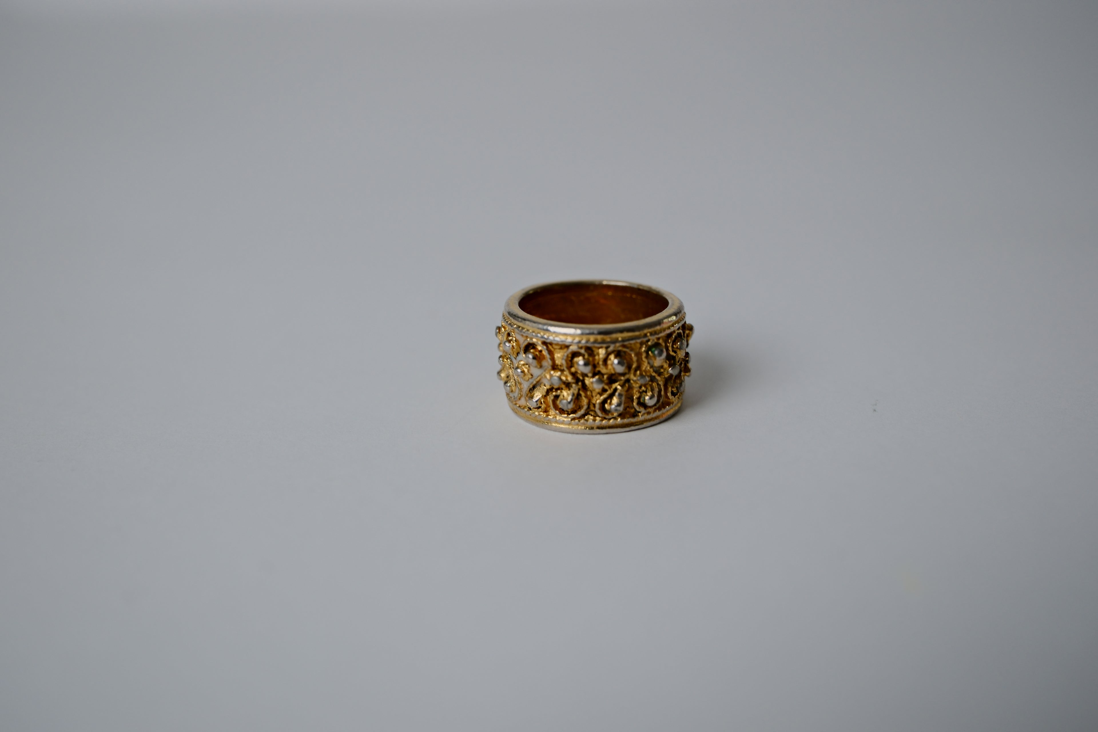 Vintage Engraved Gold-tone Filigree Ring&nbsp;