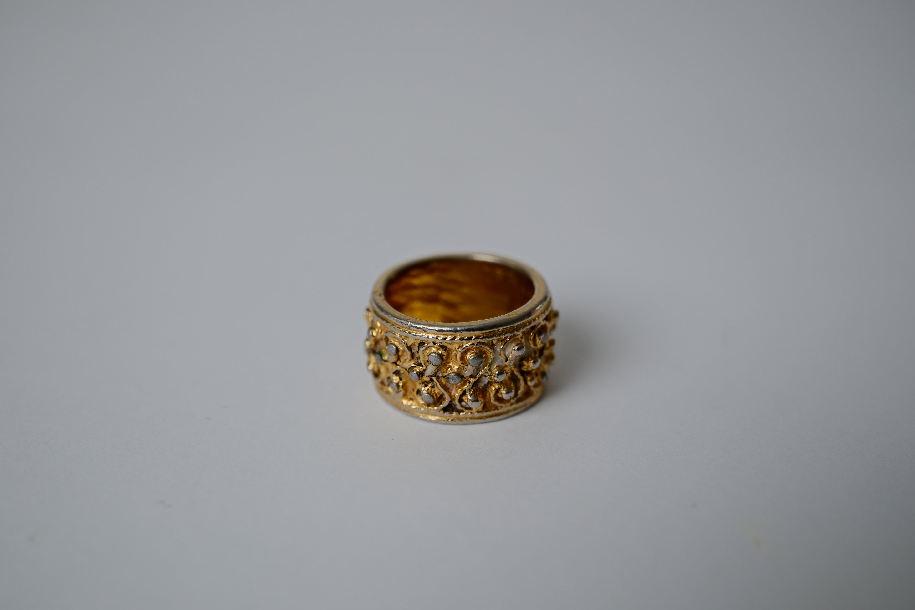 Vintage Engraved Gold-tone Filigree Ring&nbsp;