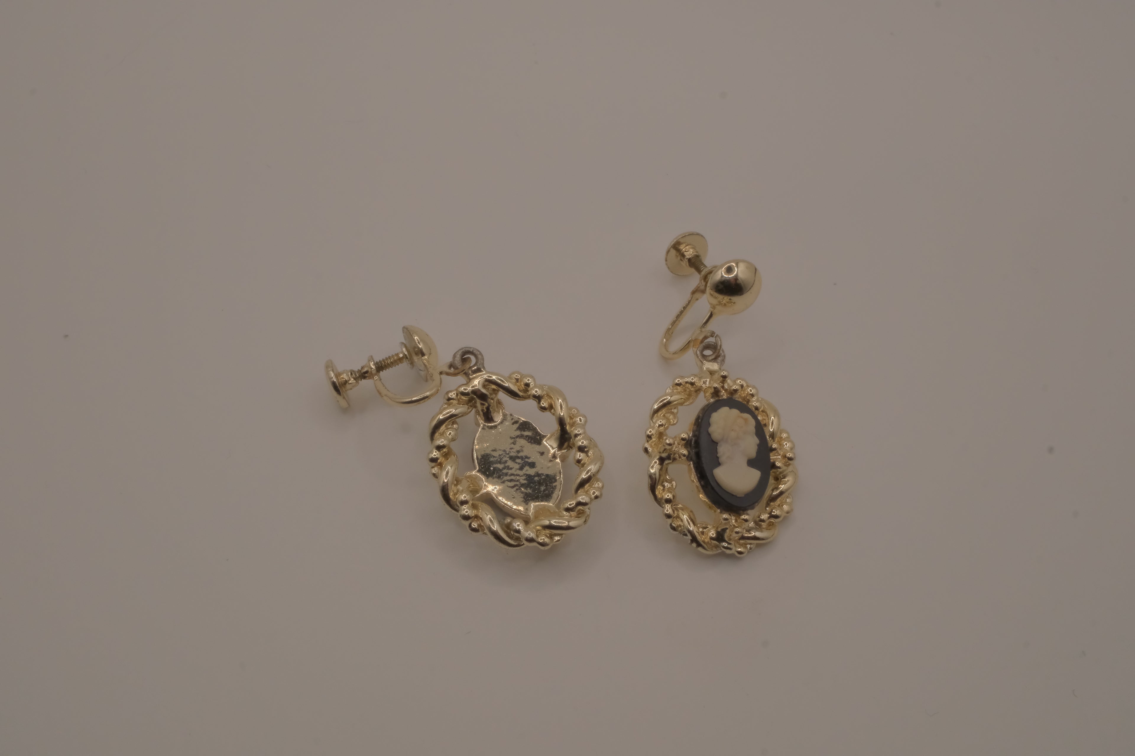 Vintage black and white cameo earring