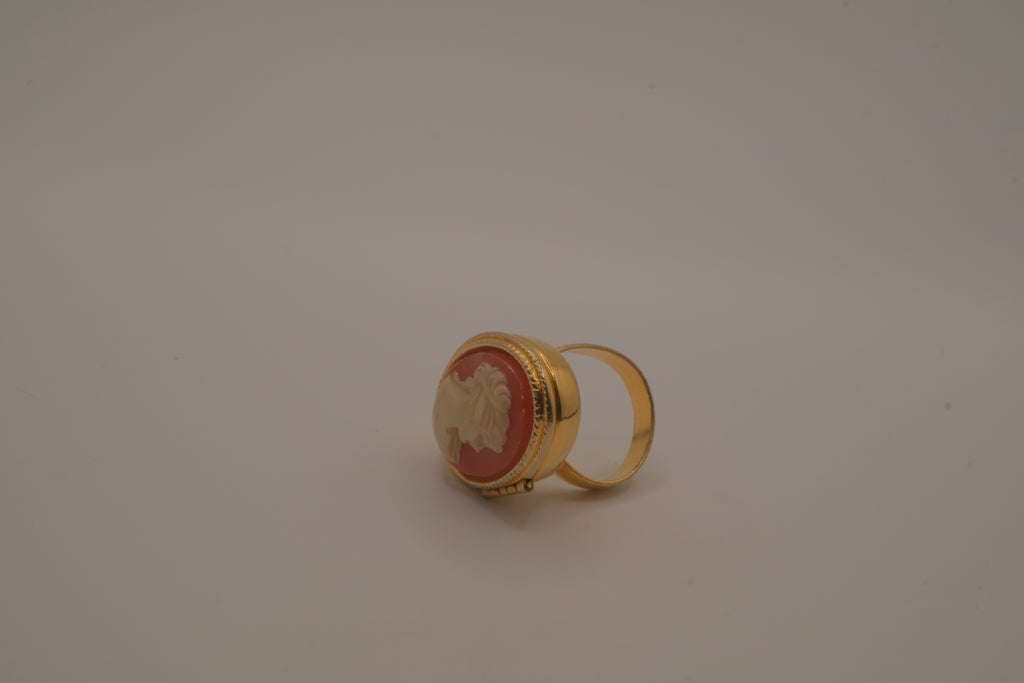 Vintage 1970s Avon Cameo Perfume Glace Locket Ring