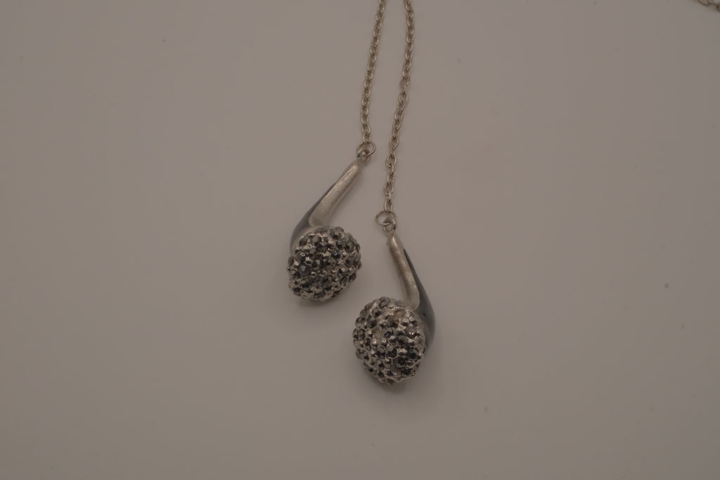 Novelty headphone or earbud-shaped pendant necklace