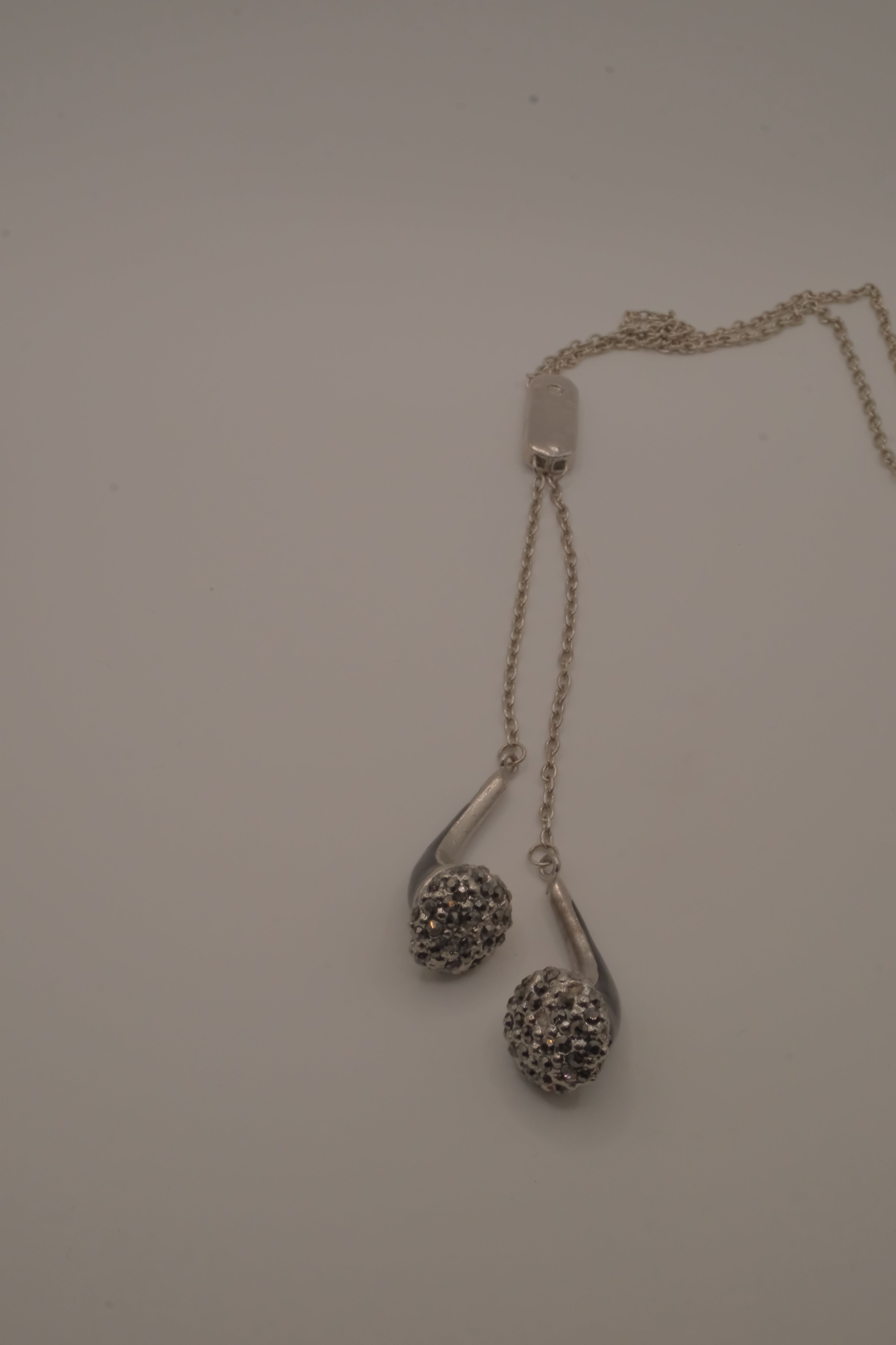 Novelty headphone or earbud-shaped pendant necklace