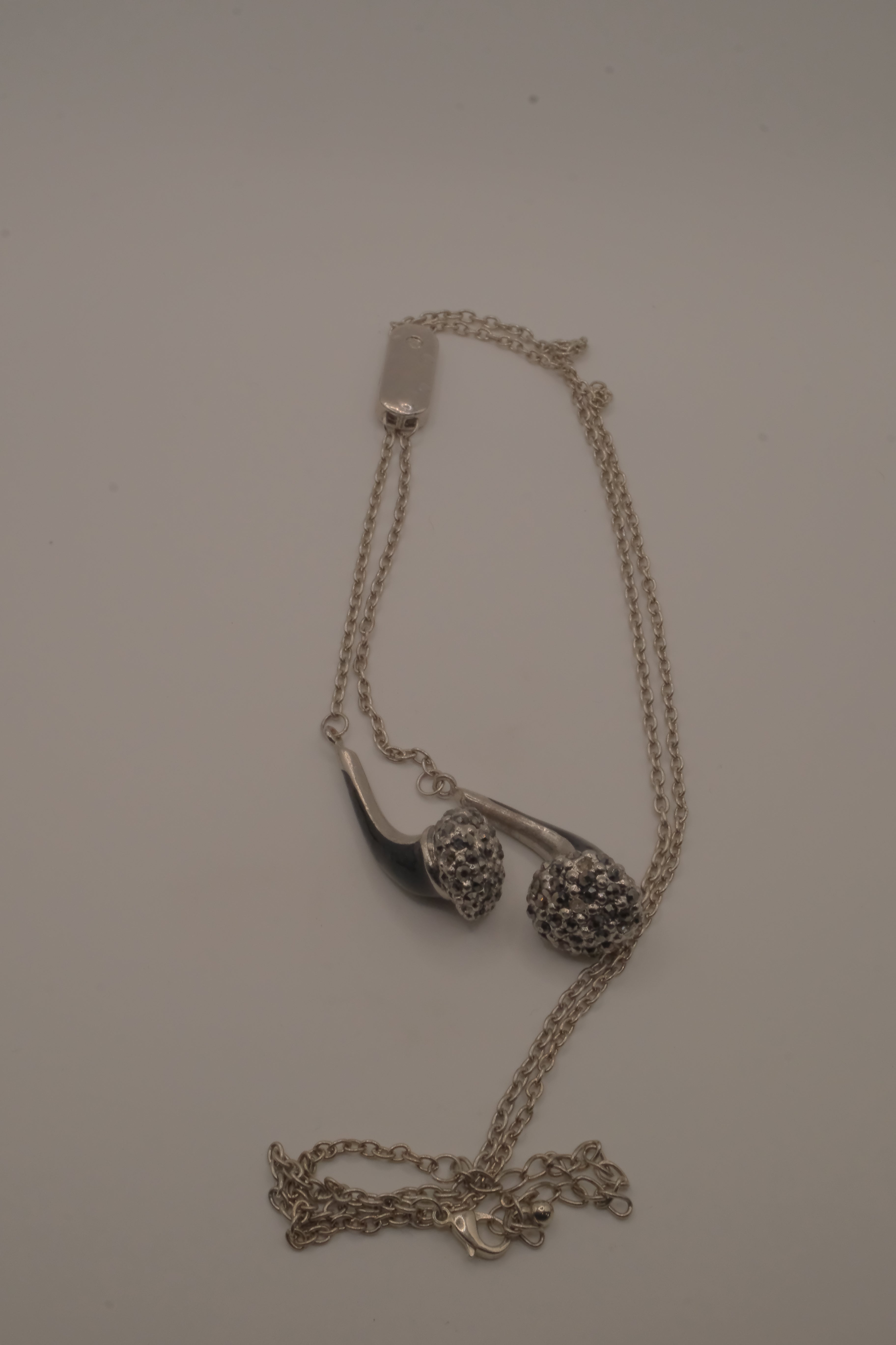 Novelty headphone or earbud-shaped pendant necklace