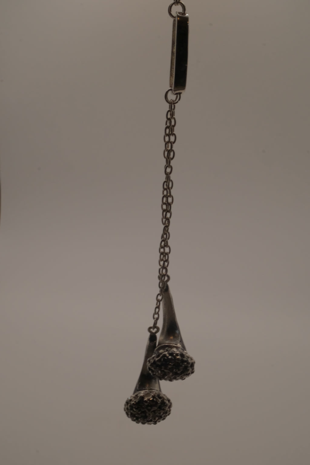 Novelty headphone or earbud-shaped pendant necklace
