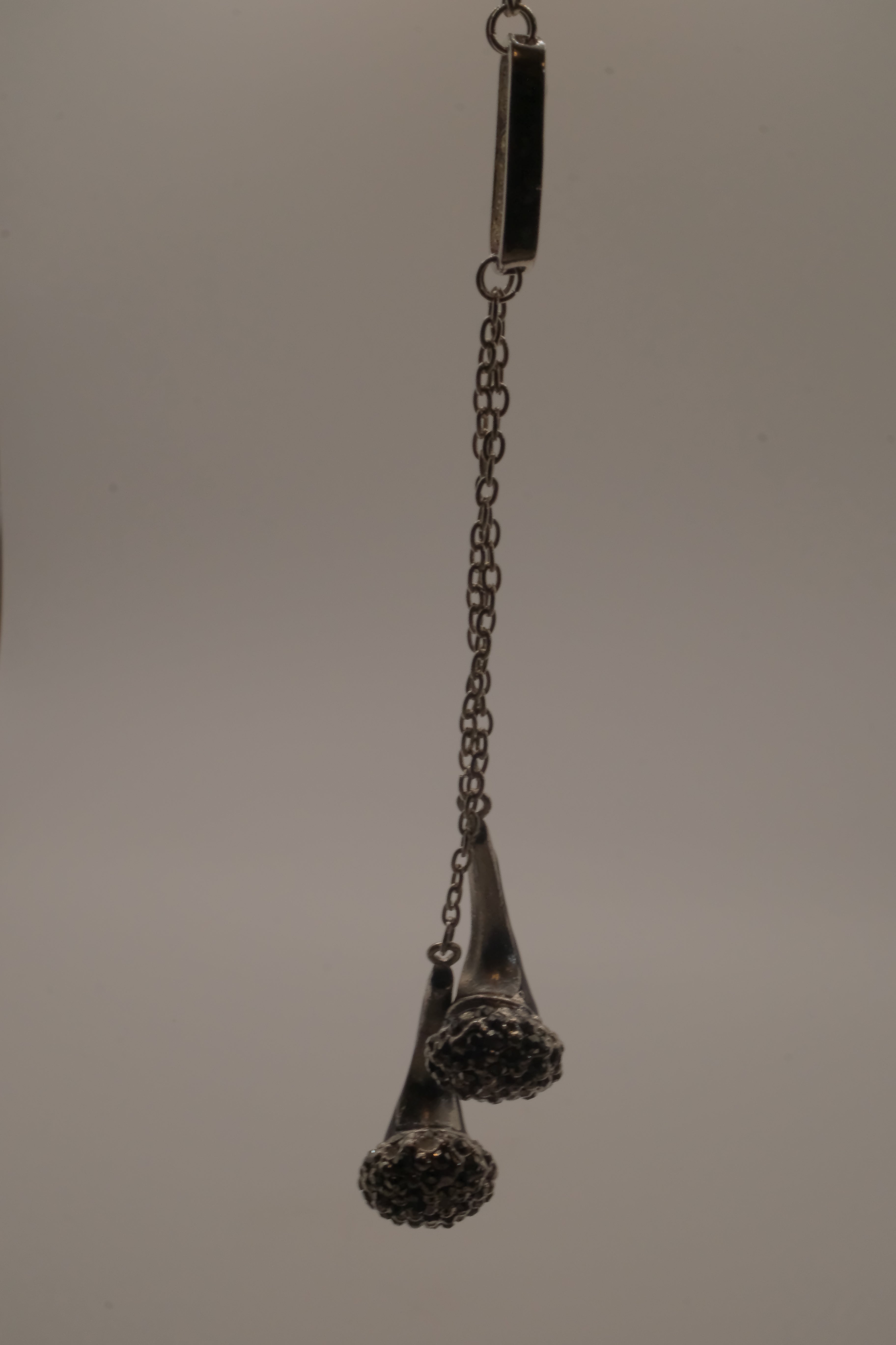 Novelty headphone or earbud-shaped pendant necklace