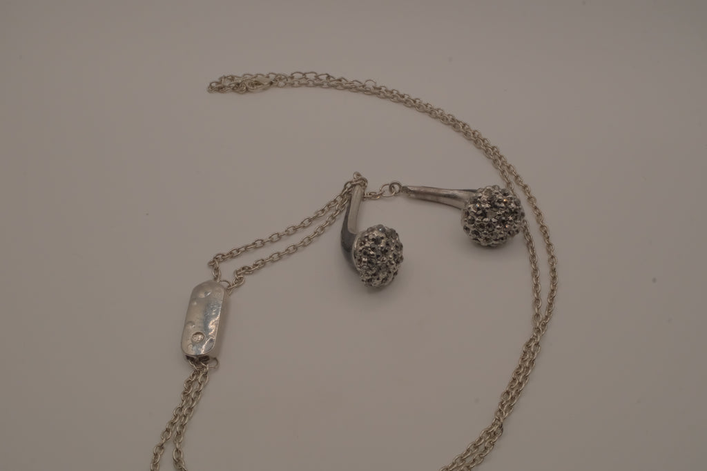 Novelty headphone or earbud-shaped pendant necklace
