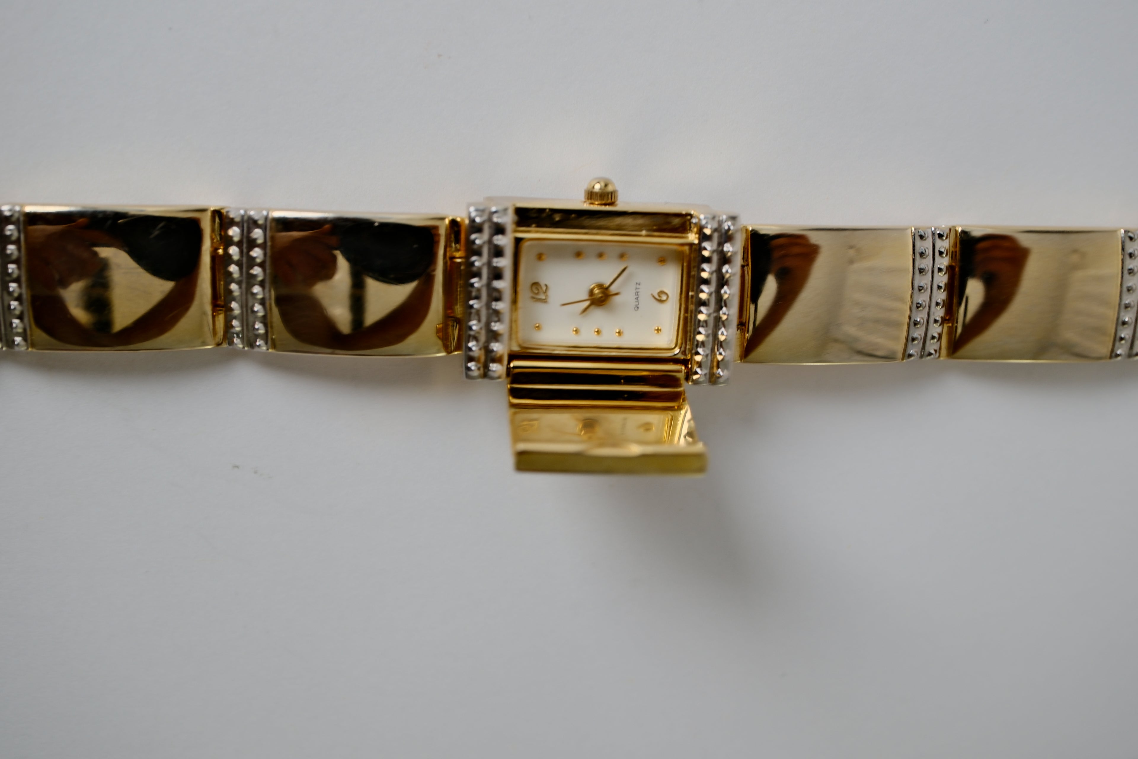 Vintage Gold Peek-a-boo Bracelet Watch