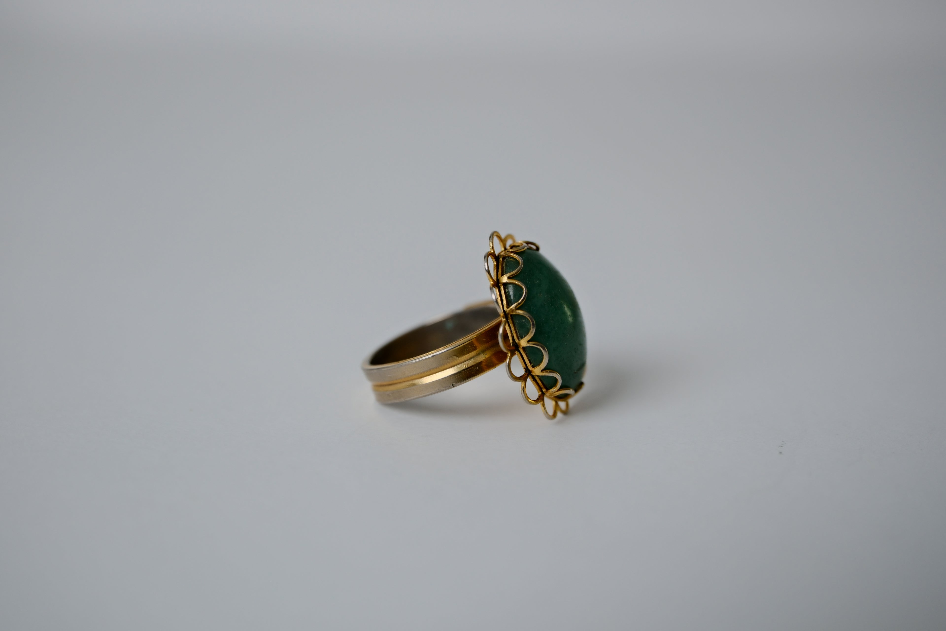 Vintage Slag Glass Cabachon Ring