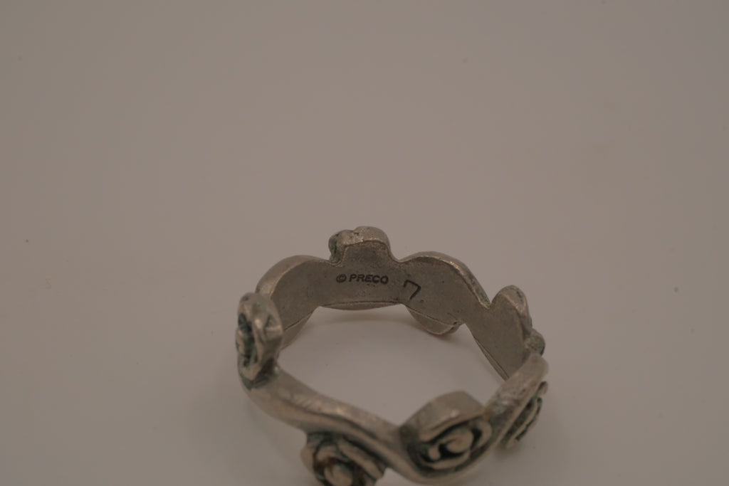 Carved blooming roses ring