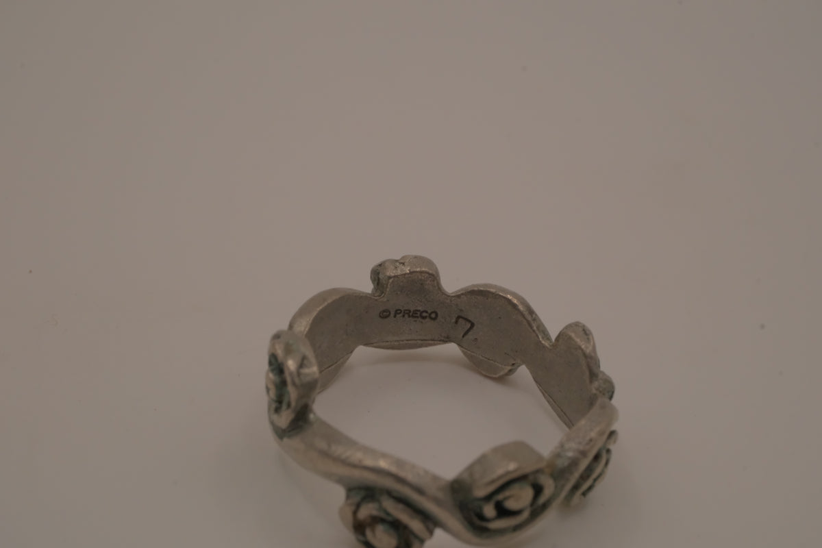 Carved blooming roses ring