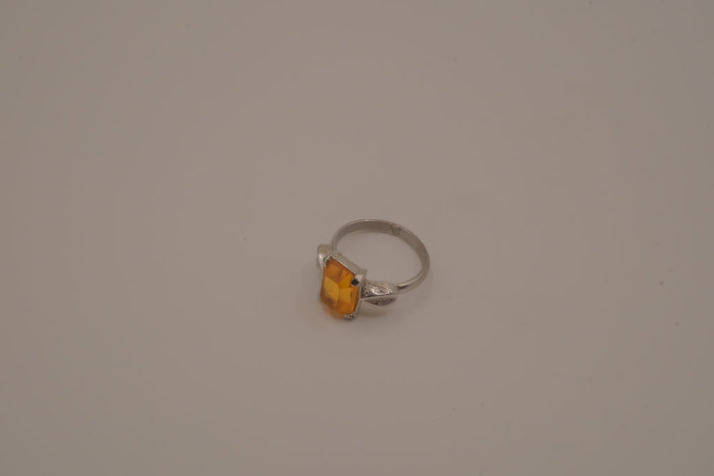 Vintage Sarah Coventry orange citrine stone ring