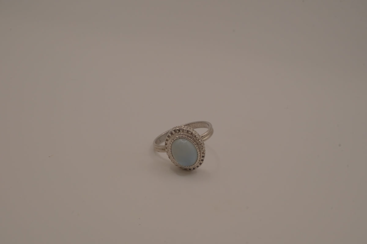 Sarah Coventry blue cabochon ring
