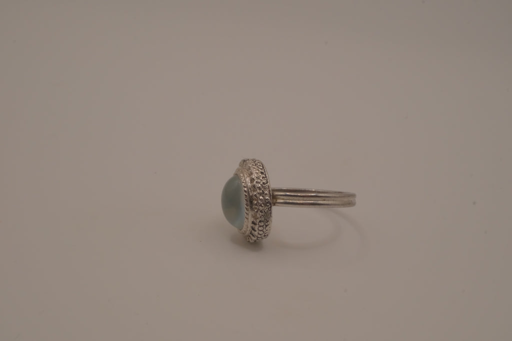 Sarah Coventry blue cabochon ring