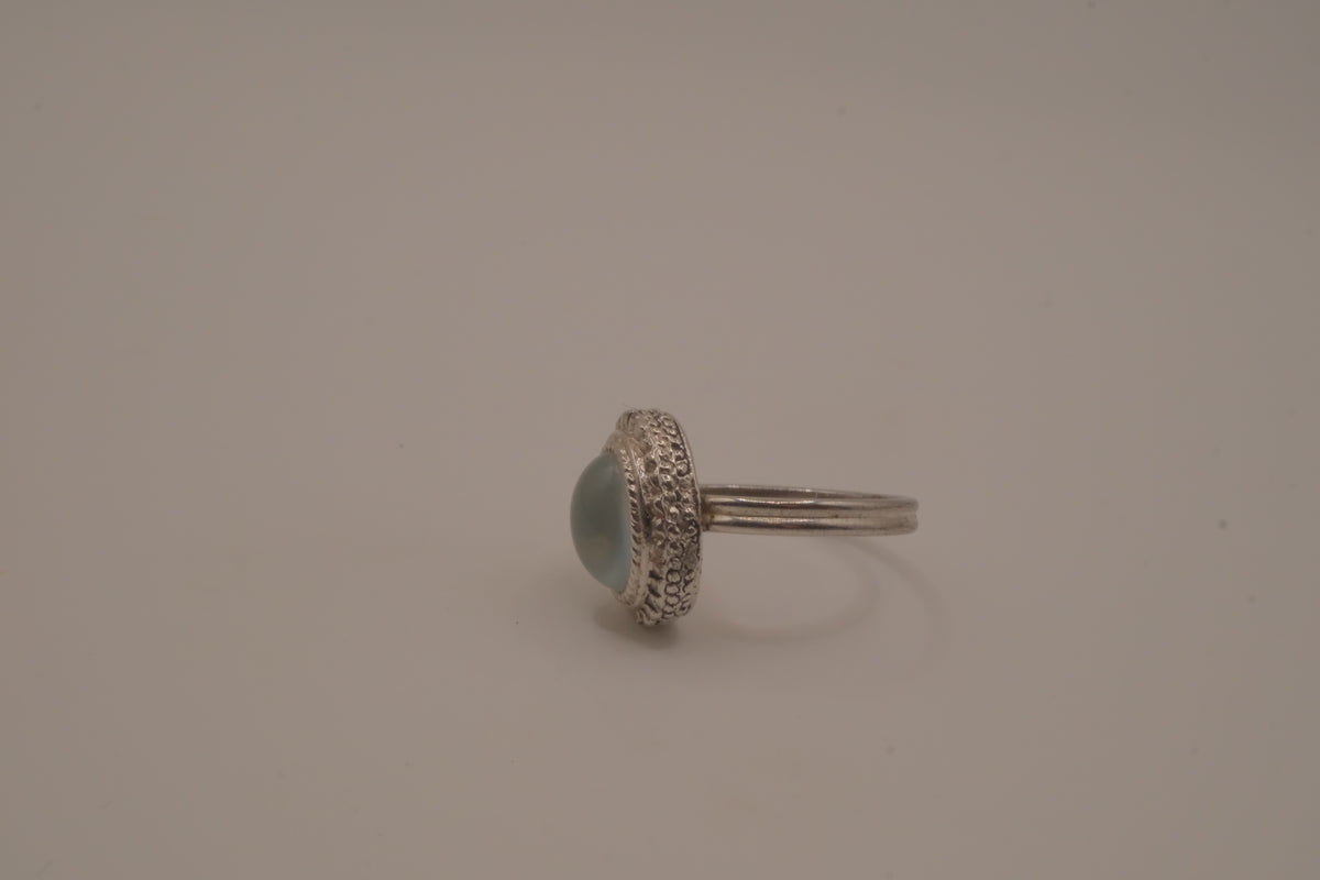 Sarah Coventry blue cabochon ring