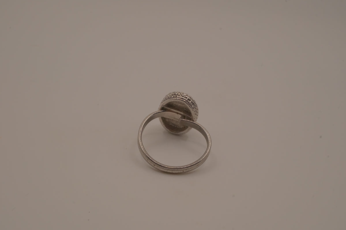 Sarah Coventry blue cabochon ring